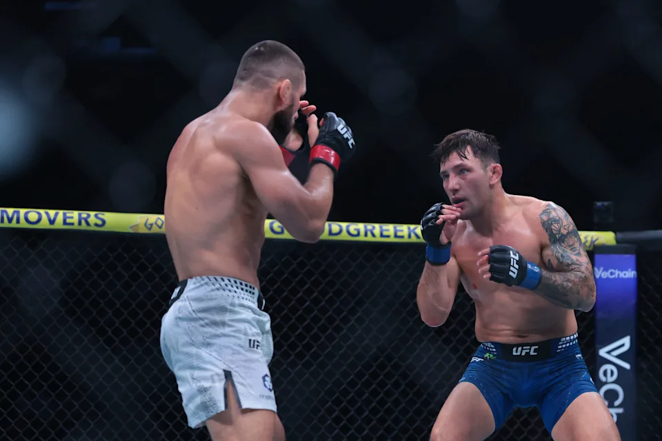Mateusz Gamrot wrócił na zwycięską ścieżkę. Polak poddał Ribovicsa na UFC 327