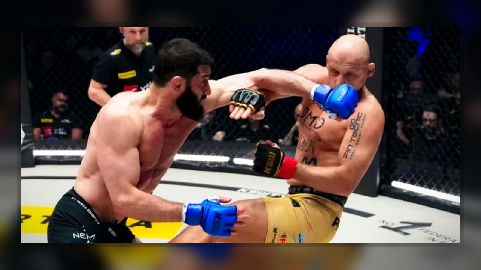 Paweł Pawlak pokonał Mameda Khalidova na KSW 117. Mistrz wygrał przez TKO